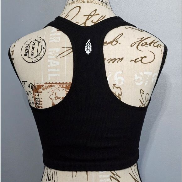 Free people, black cropped tank top. NWOT-Size S/M - Picture 4 of 4